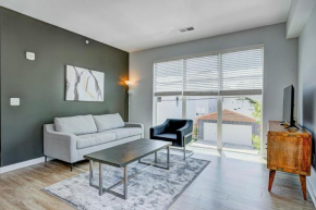 Modern Chic 2 bedroom Apartment by Stay Gia